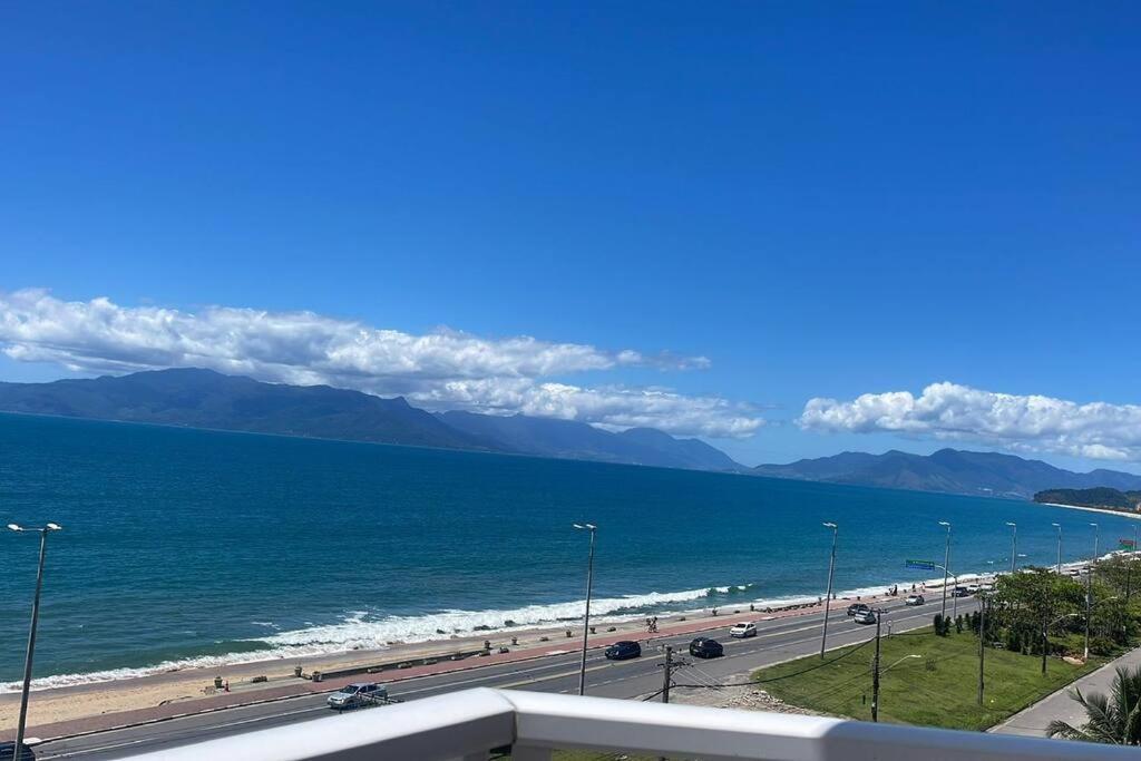 Apartamento Beira Mar - Praia Massaguacu カラグァタトゥバ エクステリア 写真
